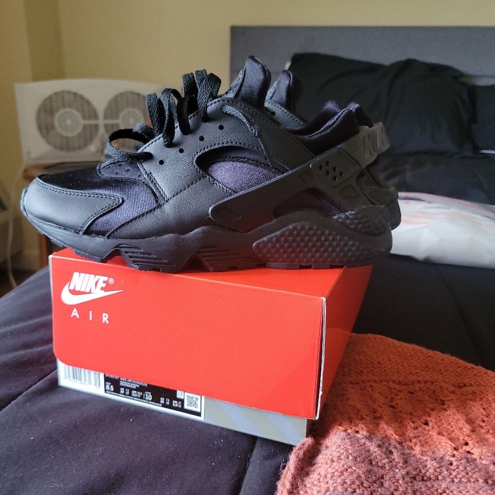 Nike Air Huarache size 8.5